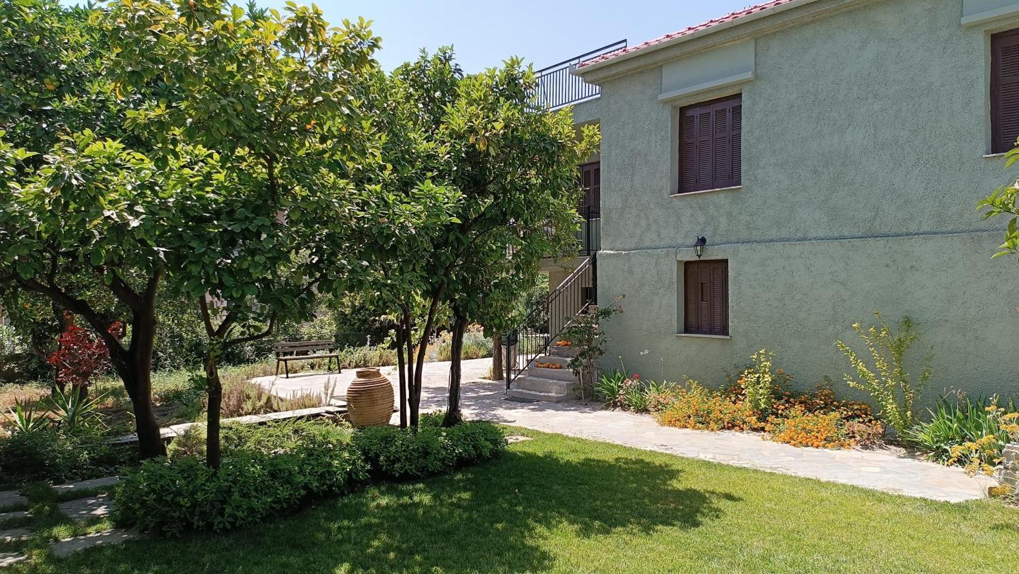 הוילה Néa Ankhíalos Betty'S Garden House מראה חיצוני תמונה